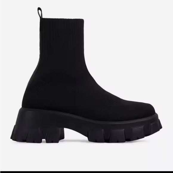 BNWT Fashionable Comfort Fall Black Pull on Booties - Picture 13 of 14